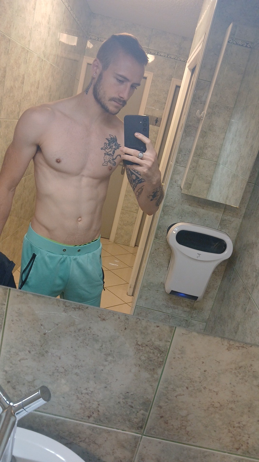 Profil de Danial, 26 ans, Plan Cul à Zahra